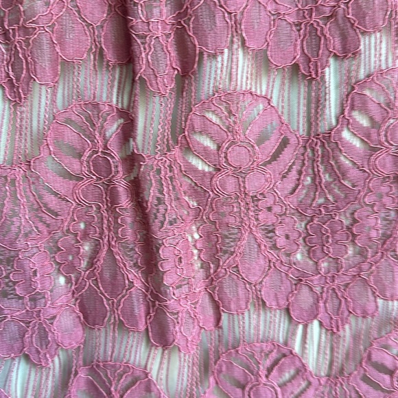 Pink lace dress - Picture 4 of 6